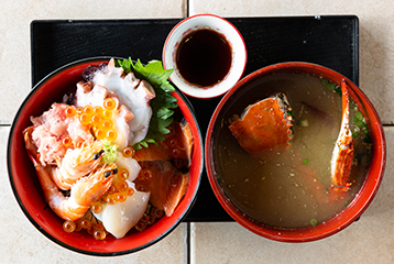 海鮮丼とミニかに汁